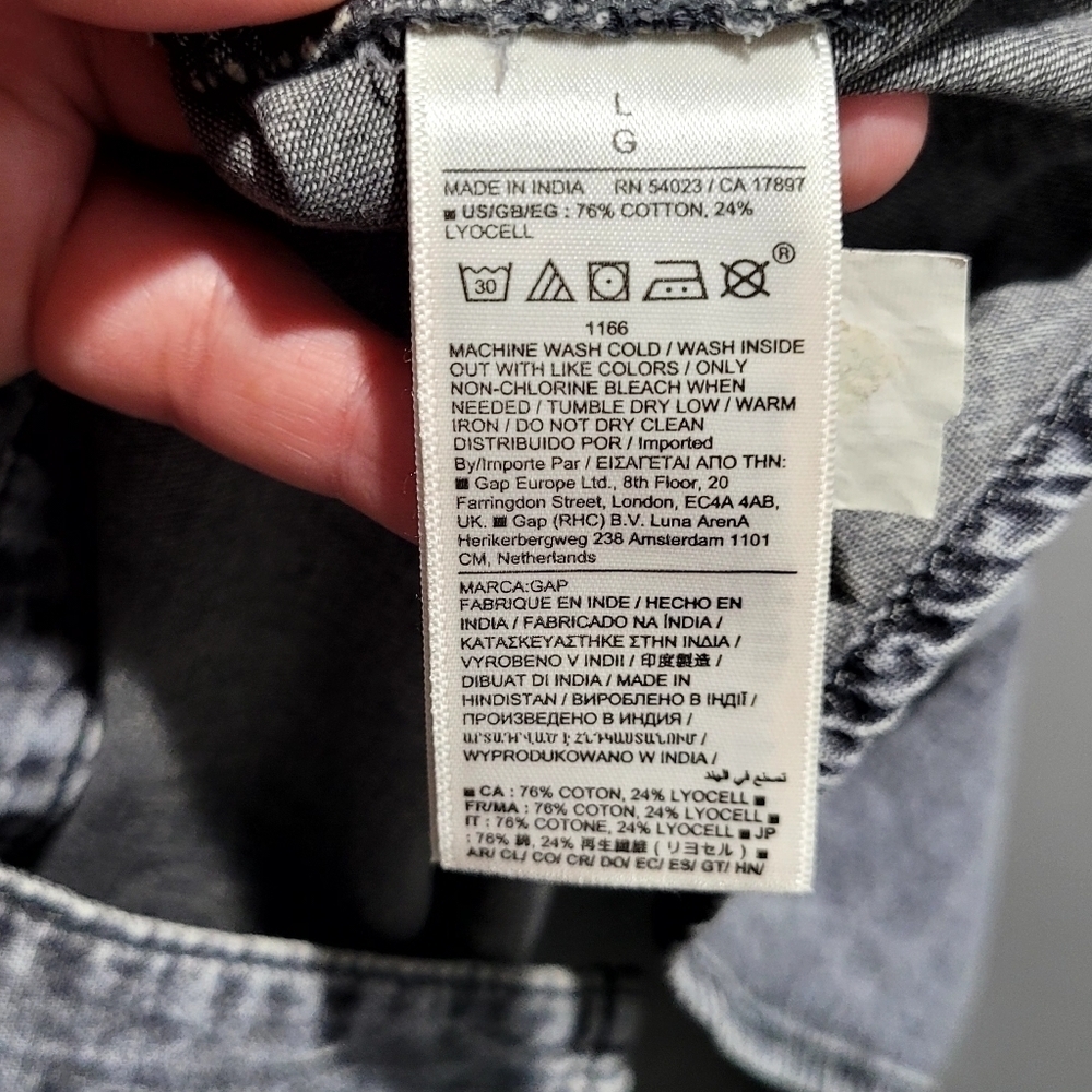 GAP Jeweled Pintuck Denim Button Up Grey Wash Shirt Size Large - Picture 5 of 11